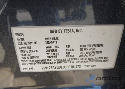 2024 Tesla Model Y Long Range Dual Motor All-Wheel Drive/Rwd z USA, uszkodzony, nr VIN 7SAYGDED5RF101473